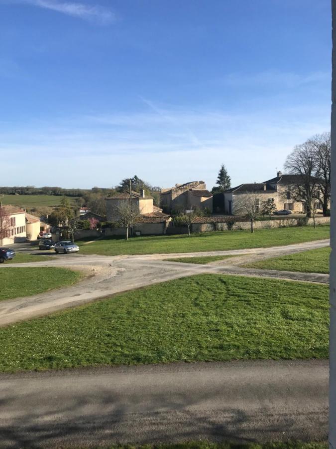 Charmant Studio Meuble Montignac-Charente ภายนอก รูปภาพ